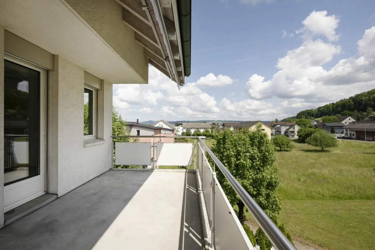 Bright 4.5 Room Apartment on the 2nd Floor with Wonderful View - Photo 11 of 12