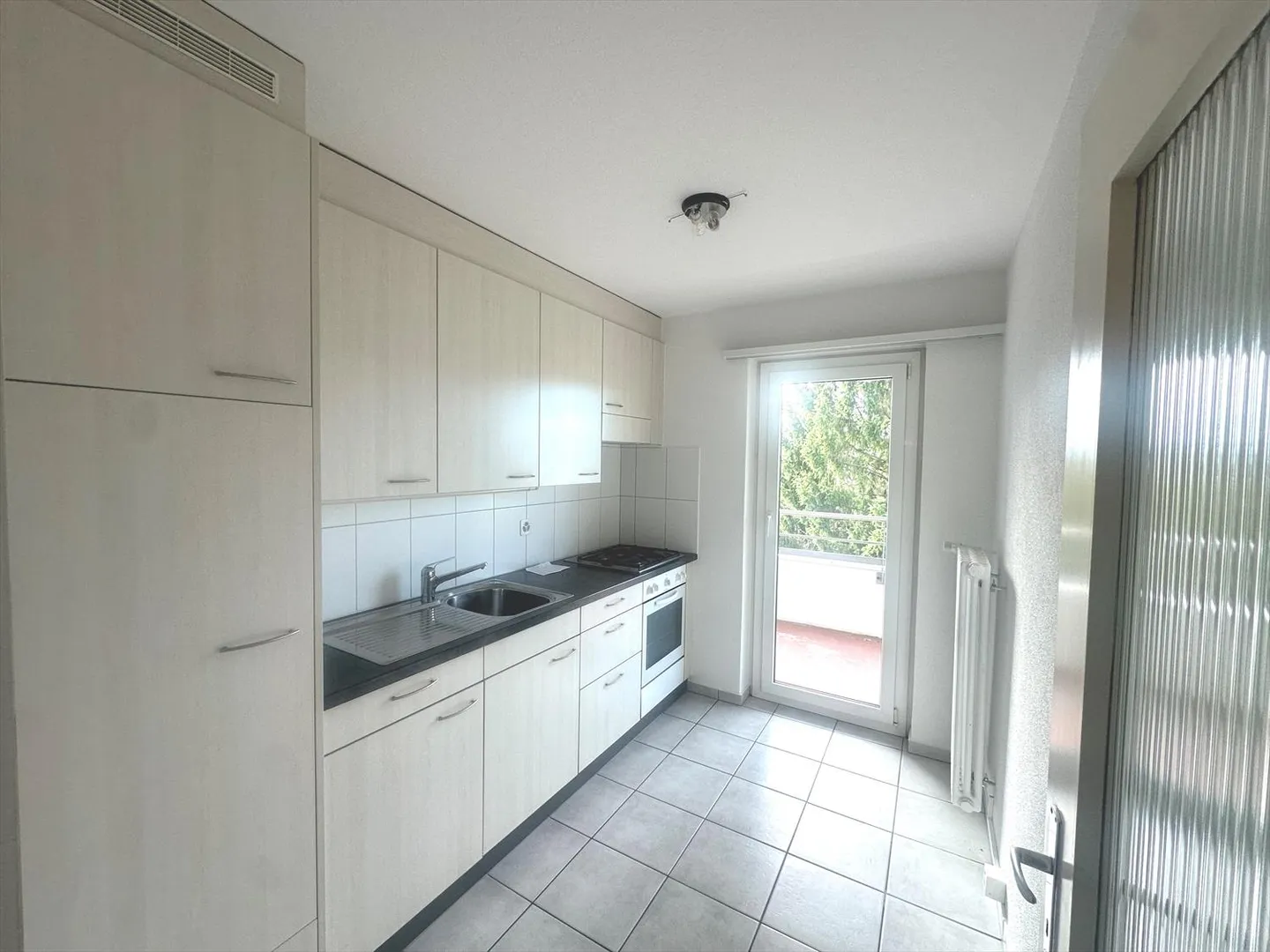 Renting without Deposit - Photo 2 of 8