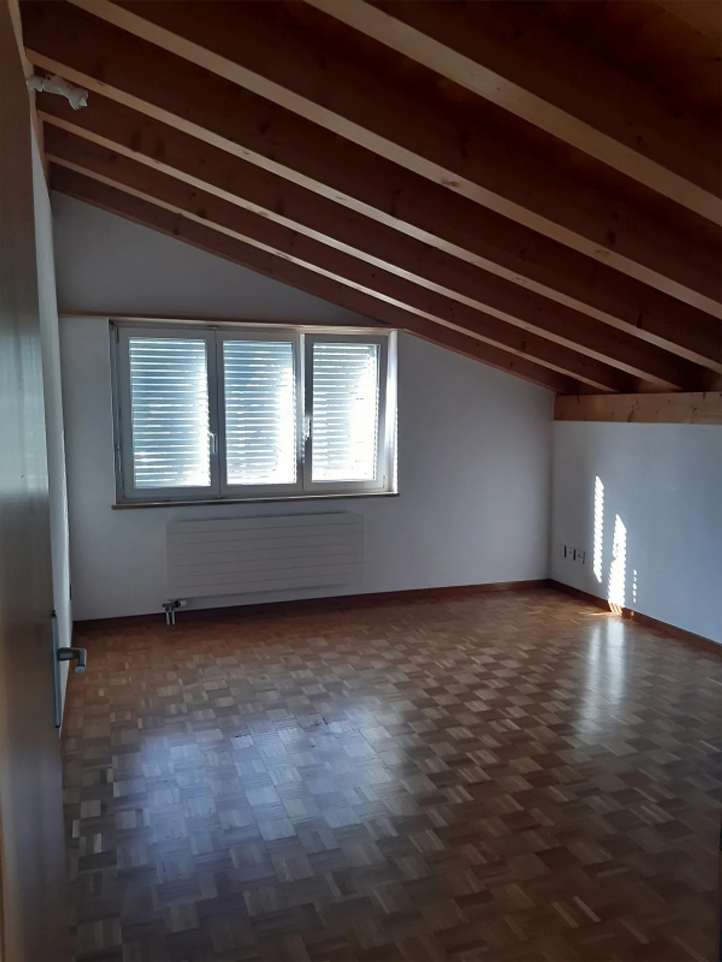 schöne helle 2.5 Zimmer Dach-Wohnung mit Aussicht auf Ilanz - Foto 8 von 8