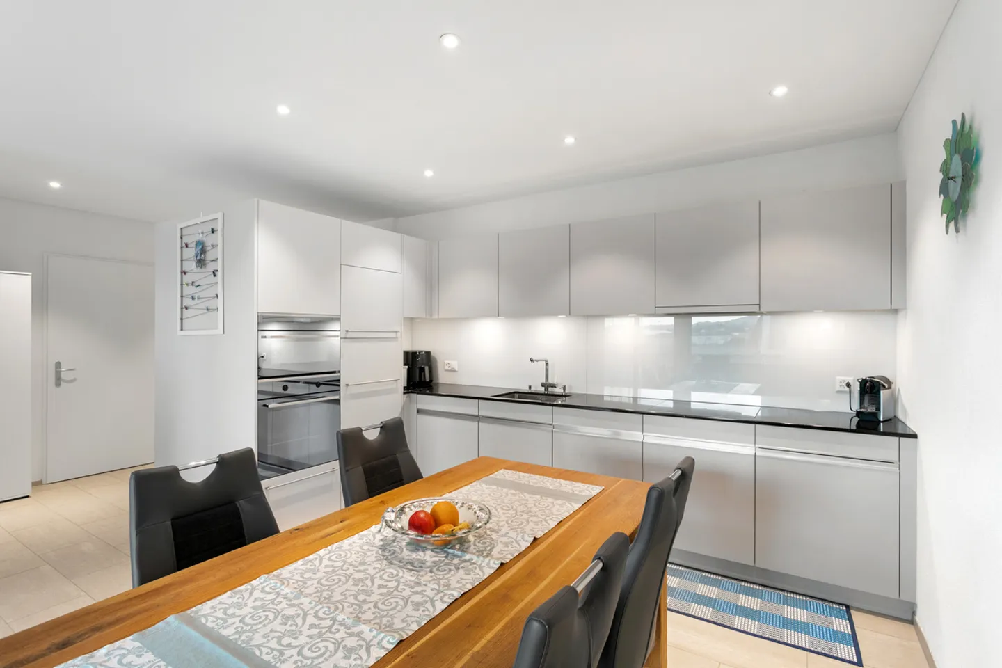 Komfort und Licht: Neuwertige Wohnung an Toplage - Photo 2 of 6