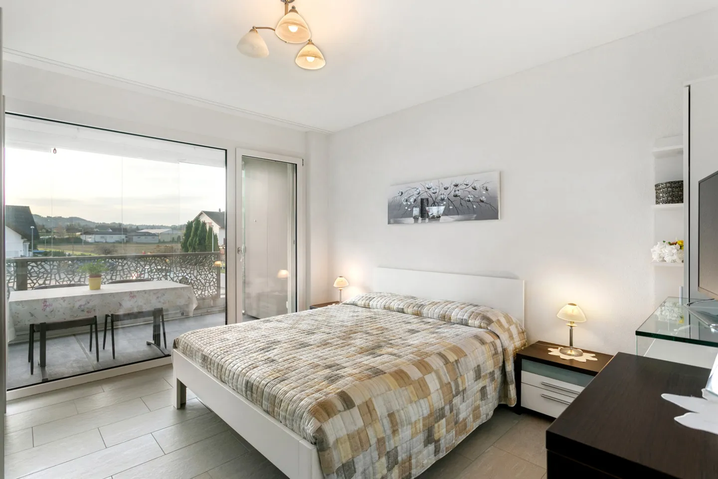 Komfort und Licht: Neuwertige Wohnung an Toplage - Photo 3 of 6