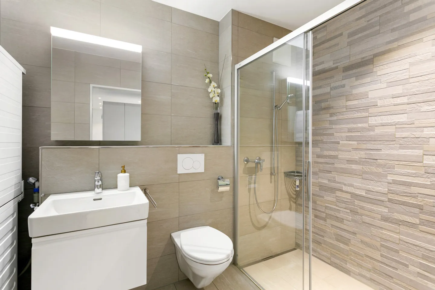 Komfort und Licht: Neuwertige Wohnung an Toplage - Photo 4 of 6