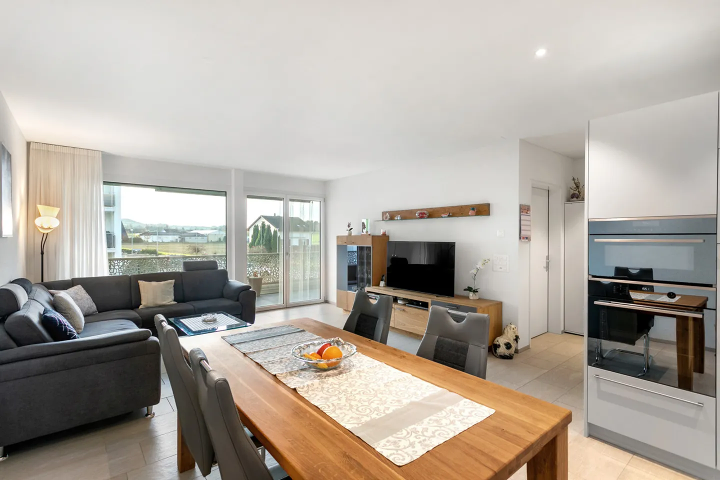 Komfort und Licht: Neuwertige Wohnung an Toplage - Photo 1 of 6