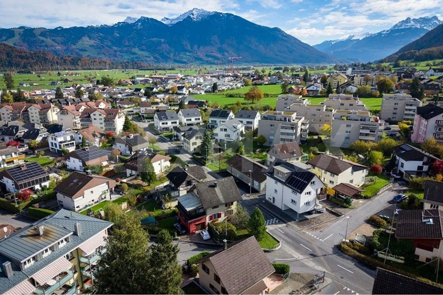 Casa indipendente di 7 stanze con appartamento separato a Reichenburg SZ ... - Foto 1 di 13