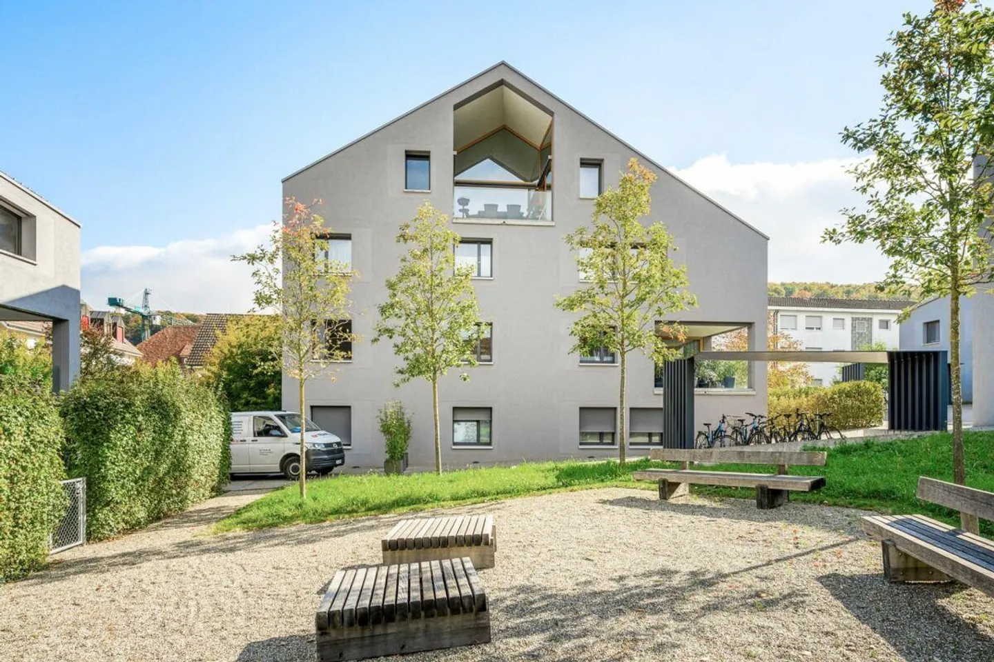 Appartamento attico attraente di 4,5 locali con 2 logge e studio aggiuntivo - Foto 1 di 12