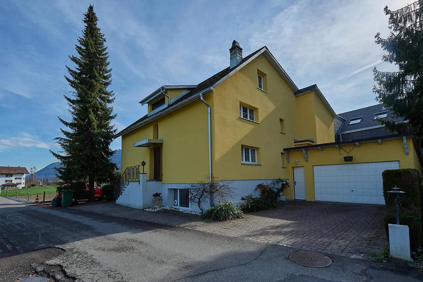 Renoviertes Mehrfamilienhaus - Foto 2 von 15