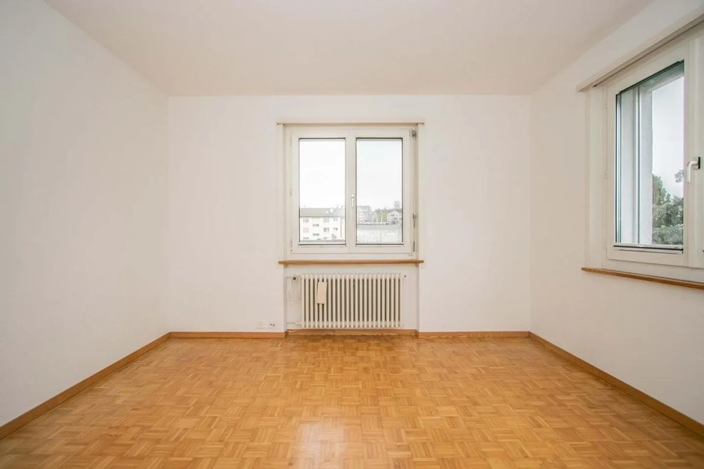 Spacious 4.5 Room Apartment with Balcony and Close to Lake Constance - Photo 3 of 5