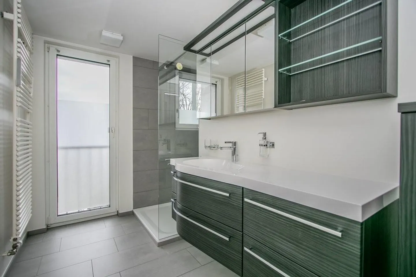 Spacious 4.5 Room Apartment with Balcony and Close to Lake Constance - Photo 4 of 5