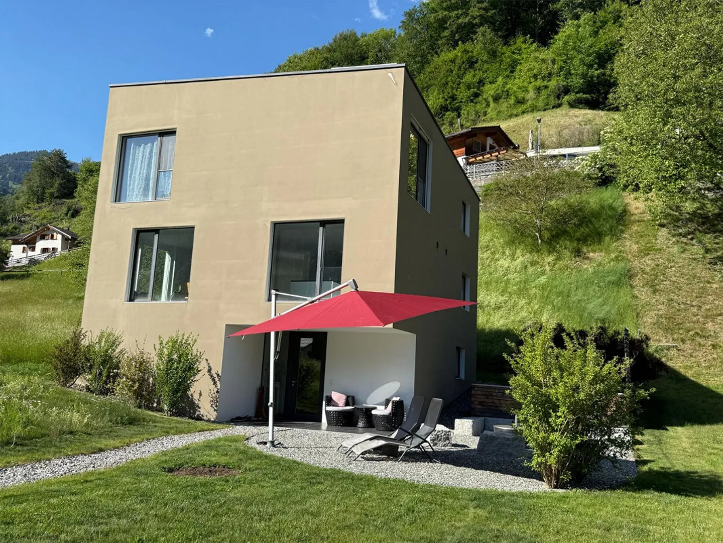 Modernes Einfamilienhaus im Grünen - Foto 1 von 21