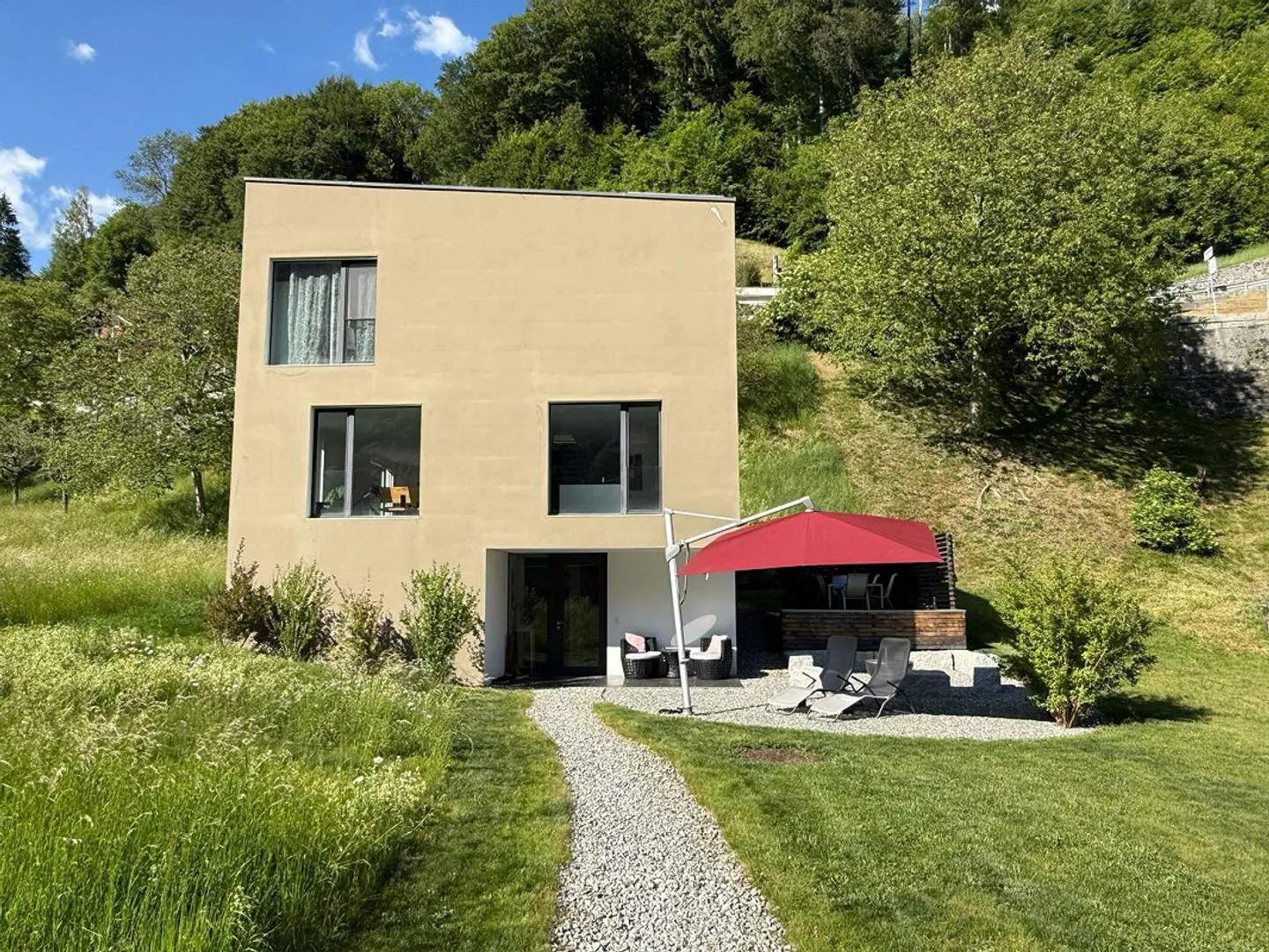 Modernes Einfamilienhaus im Grünen - Foto 2 von 21