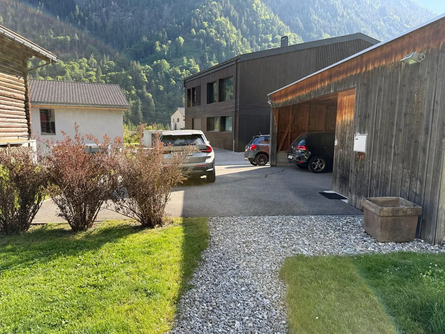 Modernes Einfamilienhaus im Grünen - Foto 3 von 21