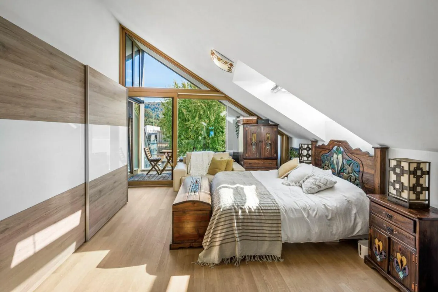 Appartamento attico attraente di 4,5 locali con 2 logge e studio aggiuntivo - Foto 5 di 12