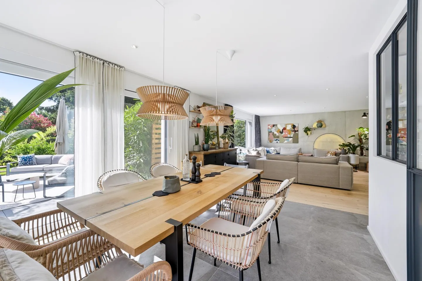 Stunning villa with pool in Chigny near Morges - Photo 1 of 8