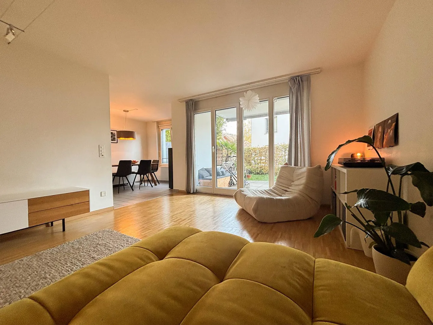 Beautiful 4.5-Room Garden Apartment - Photo 4 of 11