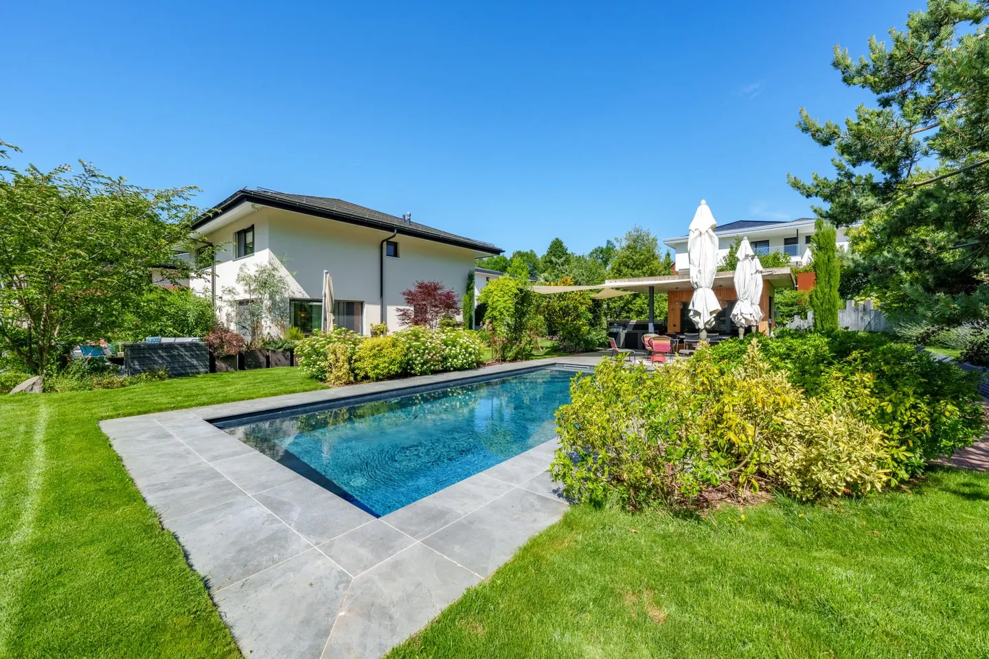 Stunning villa with pool in Chigny near Morges - Photo 2 of 8