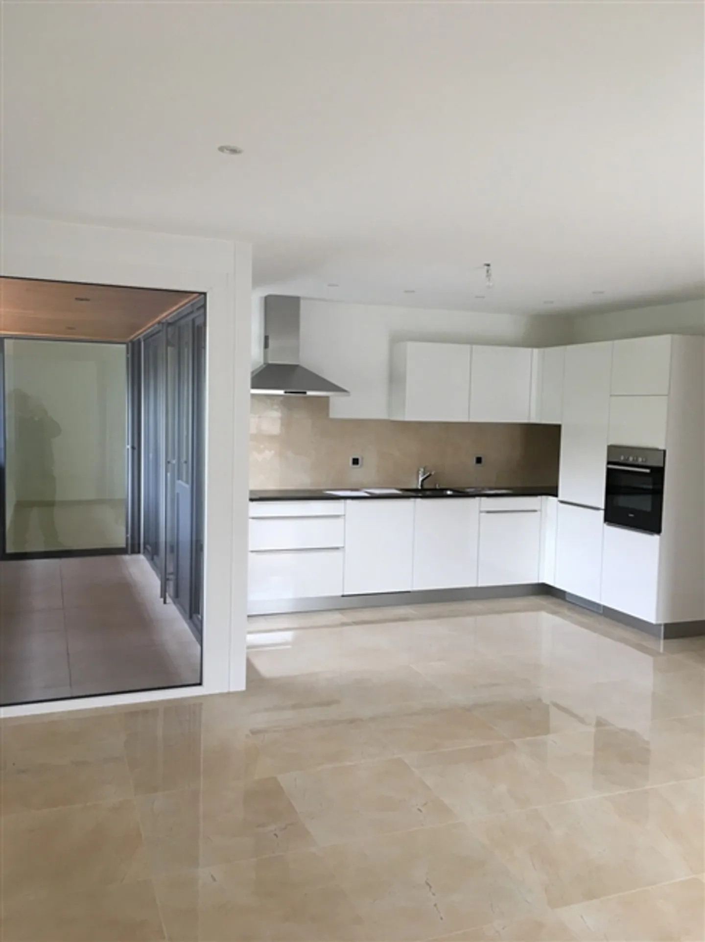 Magnificent 3.5-room apartment in Vesin - Photo 2 of 7