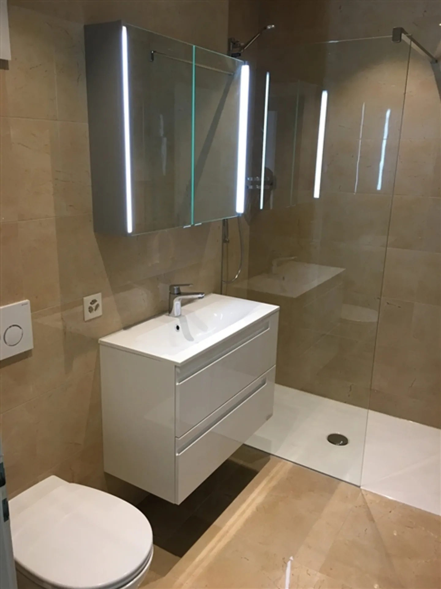 Magnificent 3.5-room apartment in Vesin - Photo 5 of 7