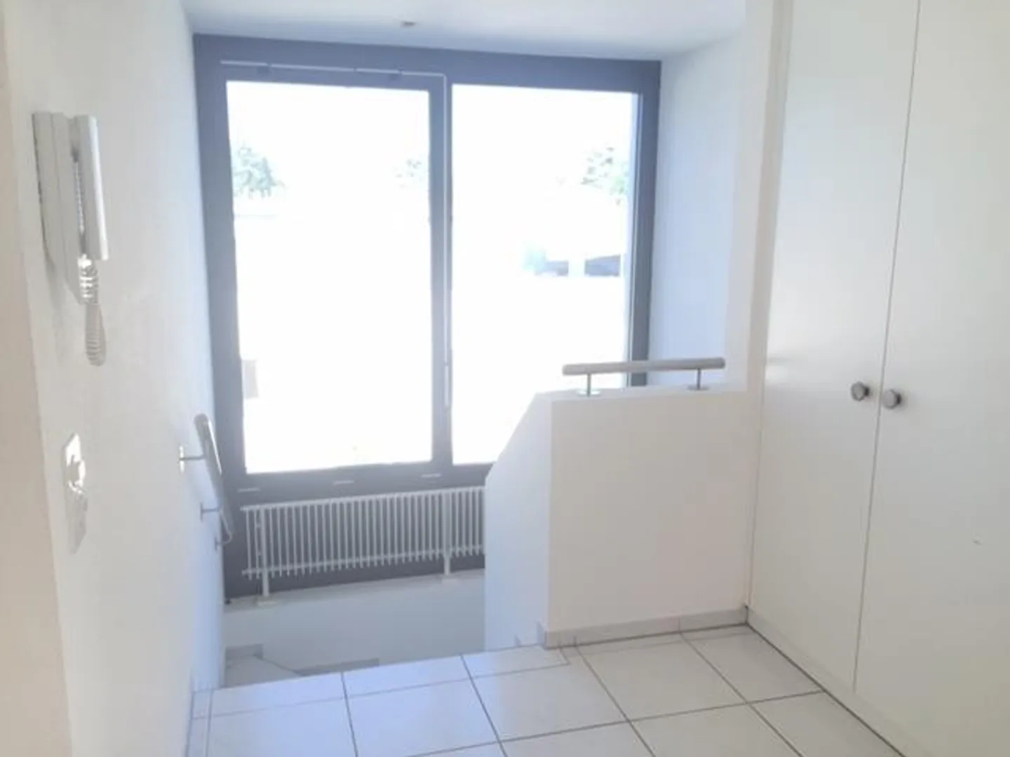 Spacious penthouse apartment with rooftop terrace in a quiet location - Photo 9 of 11
