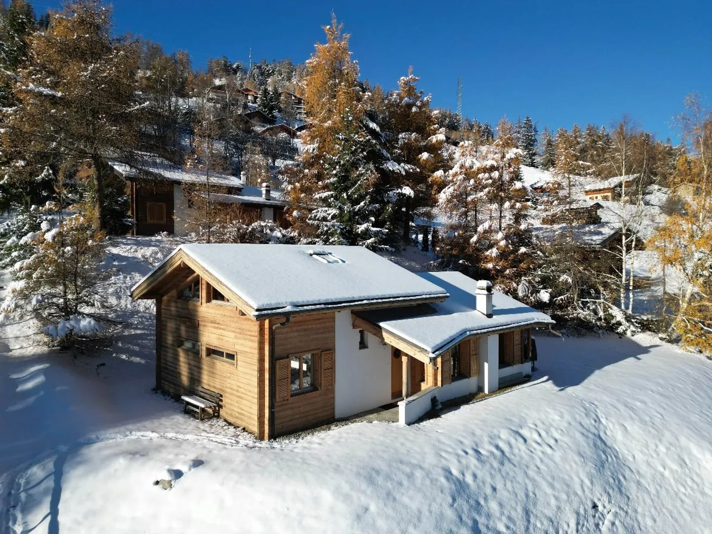 Chalet ensoleillé avec vue imprenable ! - Photo 3 sur 13