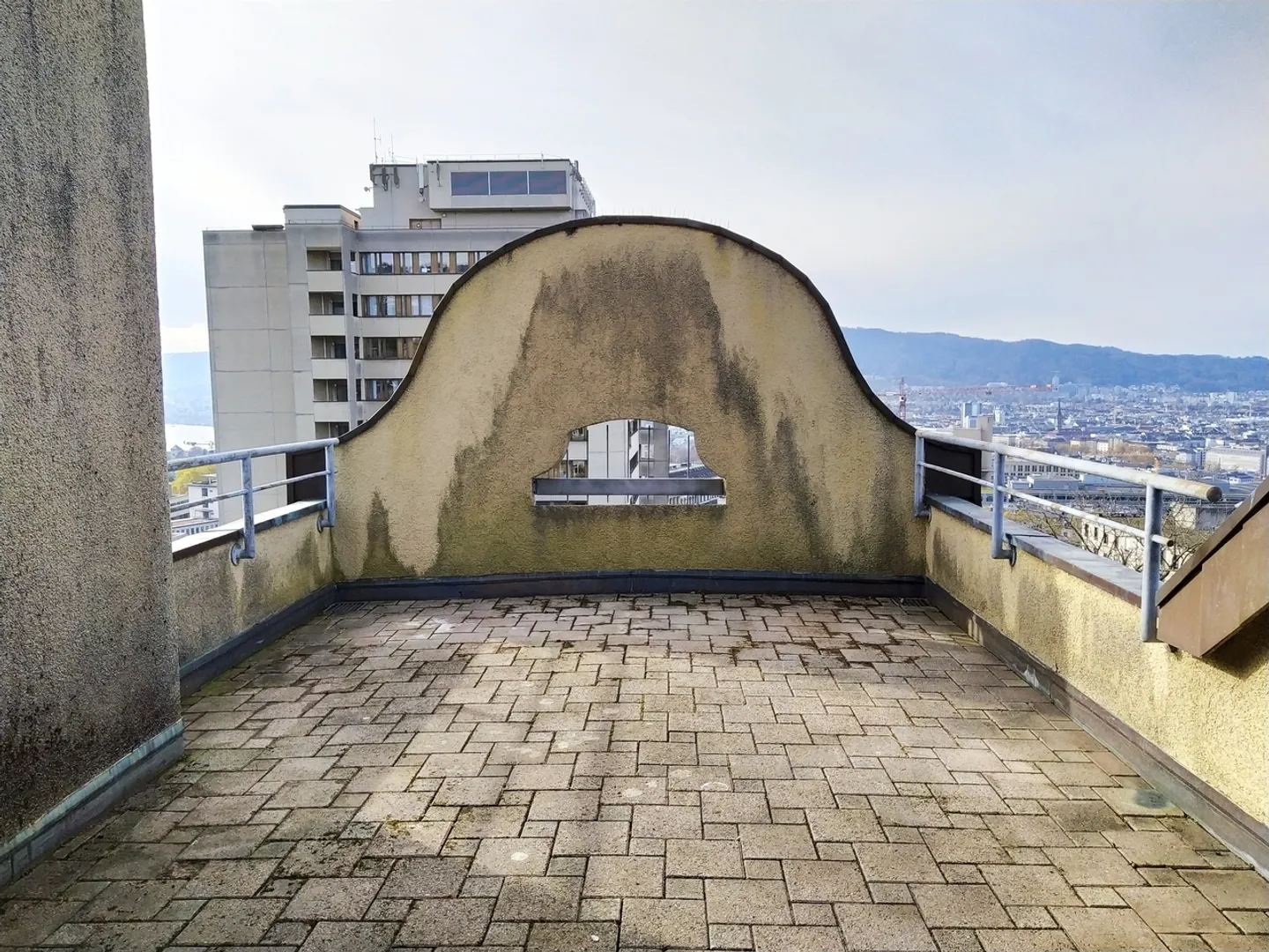 Appartement lumineux 2 pièces avec vue sur le lac - Photo 3 sur 11