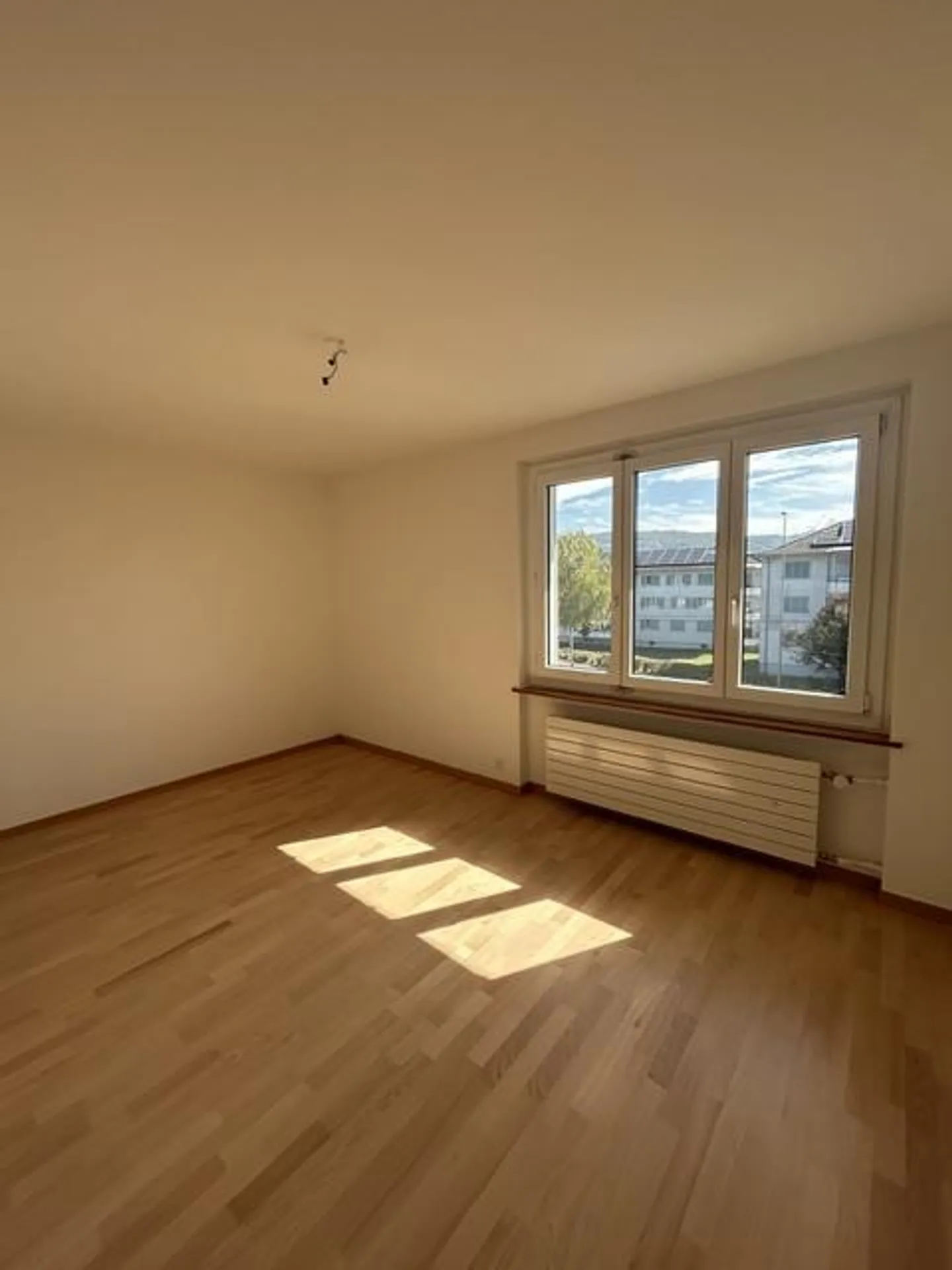 Helle Wohnung mit Balkon - Foto 3 von 7