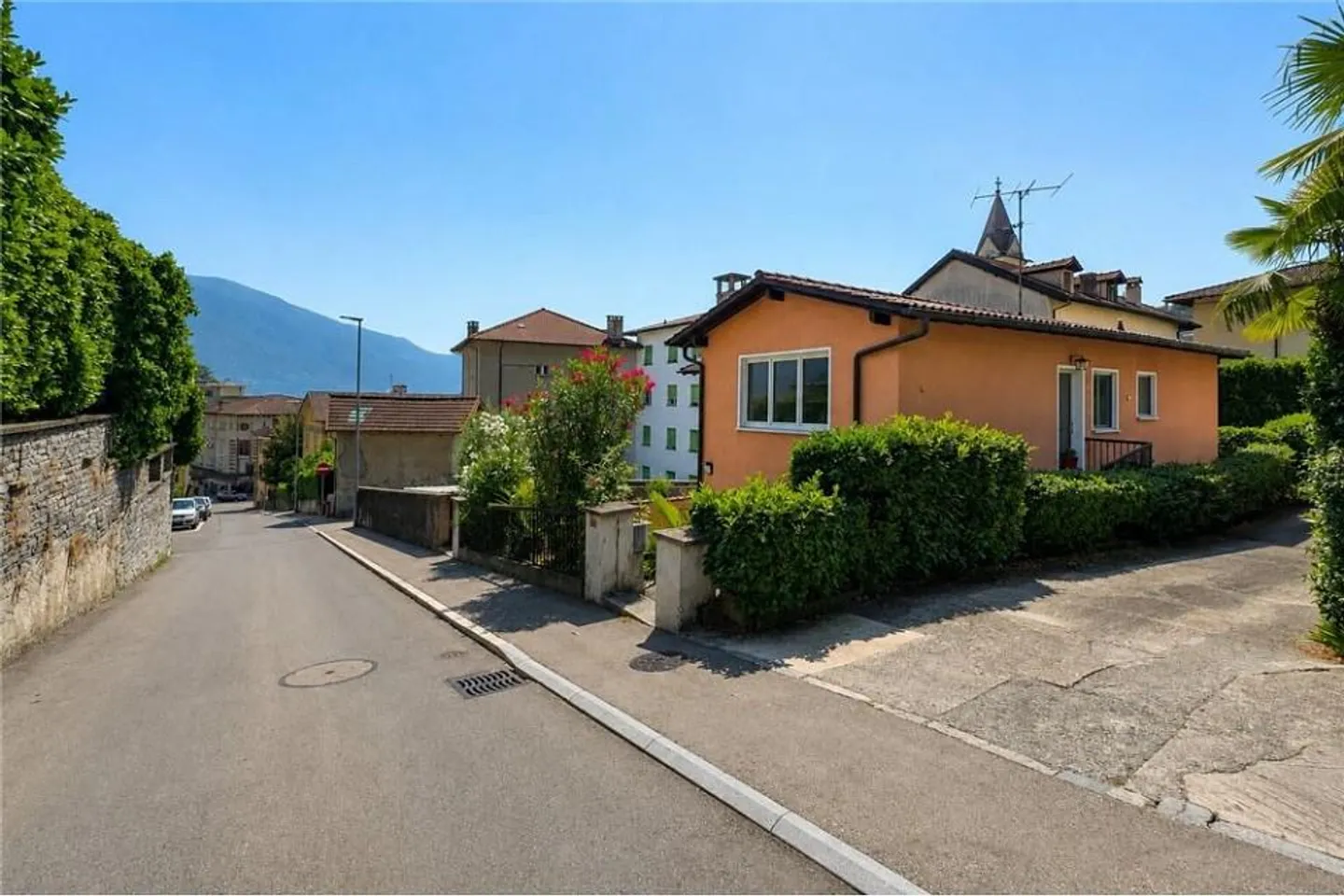 Charmantes Zweifamilienhaus in Muralto - Foto 4 von 13