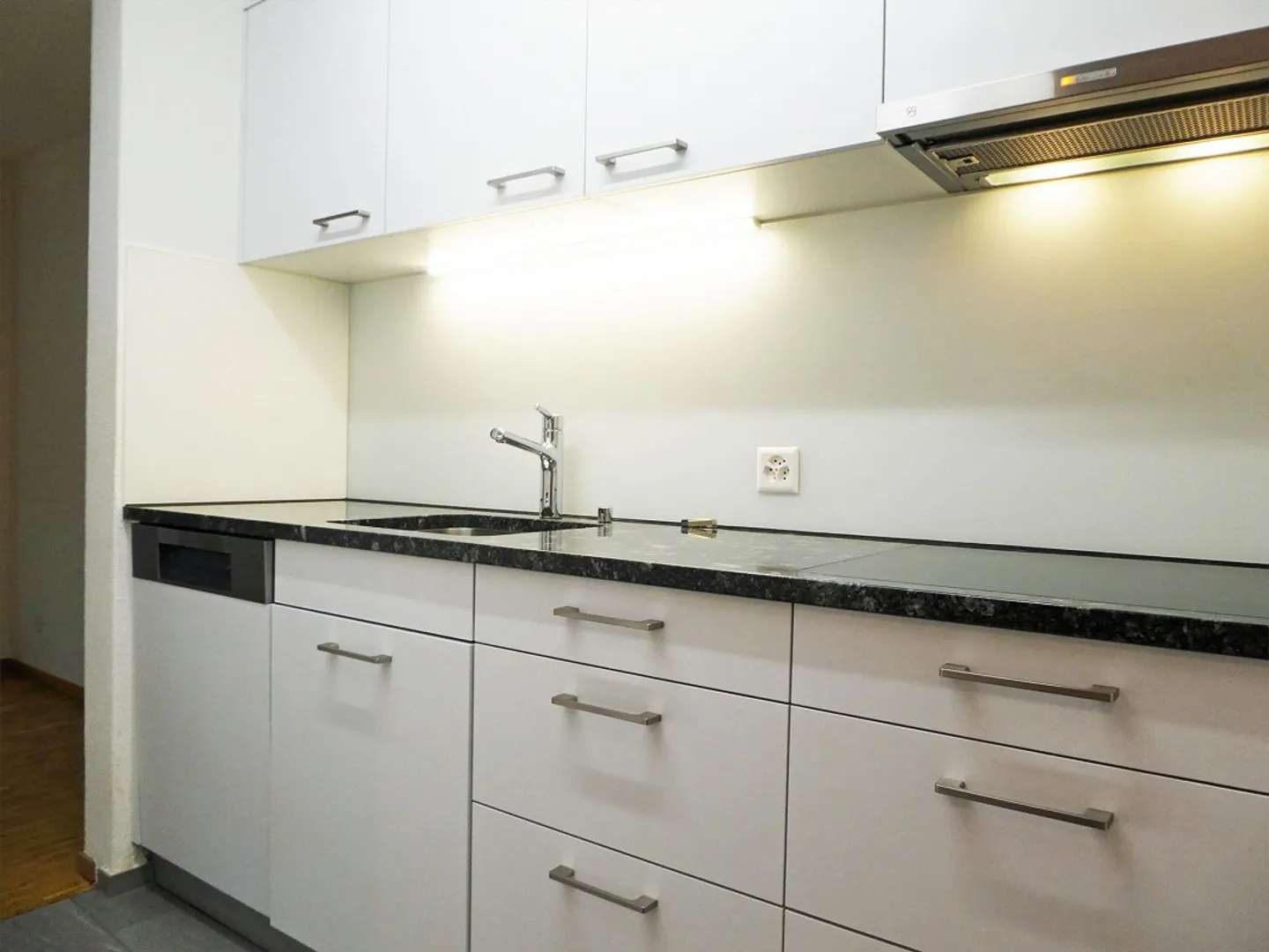 Beautiful and Quiet Old Town Apartment - Photo 5 of 8