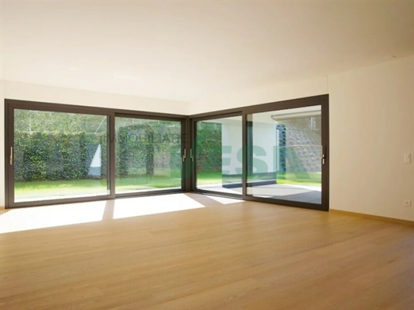 Bright 4.5-room apartment with terrace and beautiful private garden - Photo 3 of 13