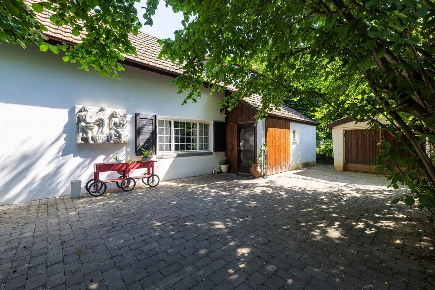 The Artist House of Walter Läuppi in Bruderholz - Photo 23 of 27