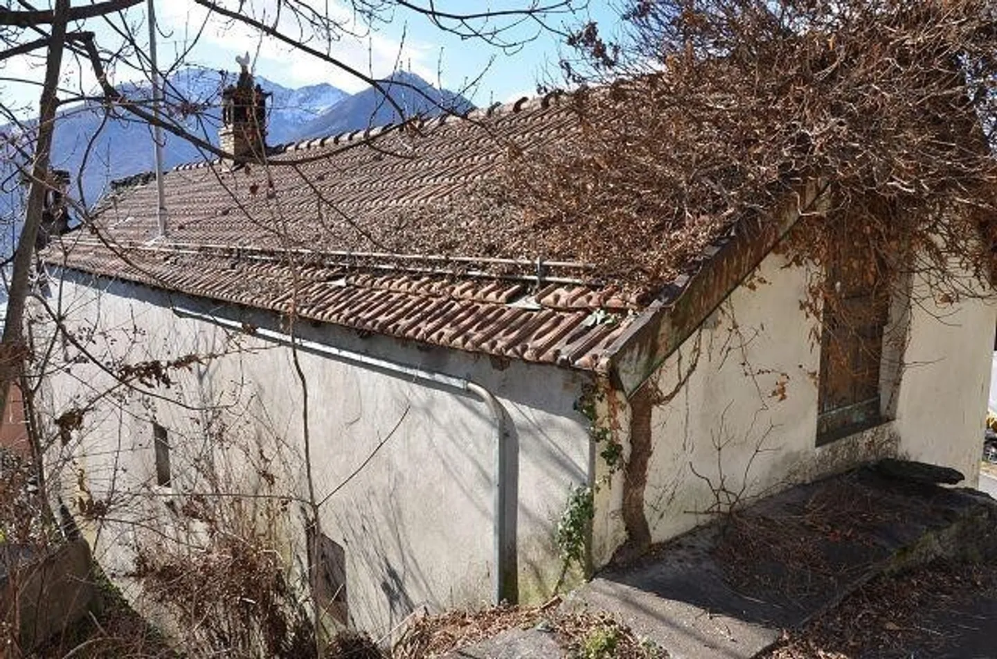 Maison de village avec extension à rénover et terrasse / Grande maison et annexe à rénover + terrain constructible, très ensoleillé et calme avec belle vue - Photo 4 sur 13