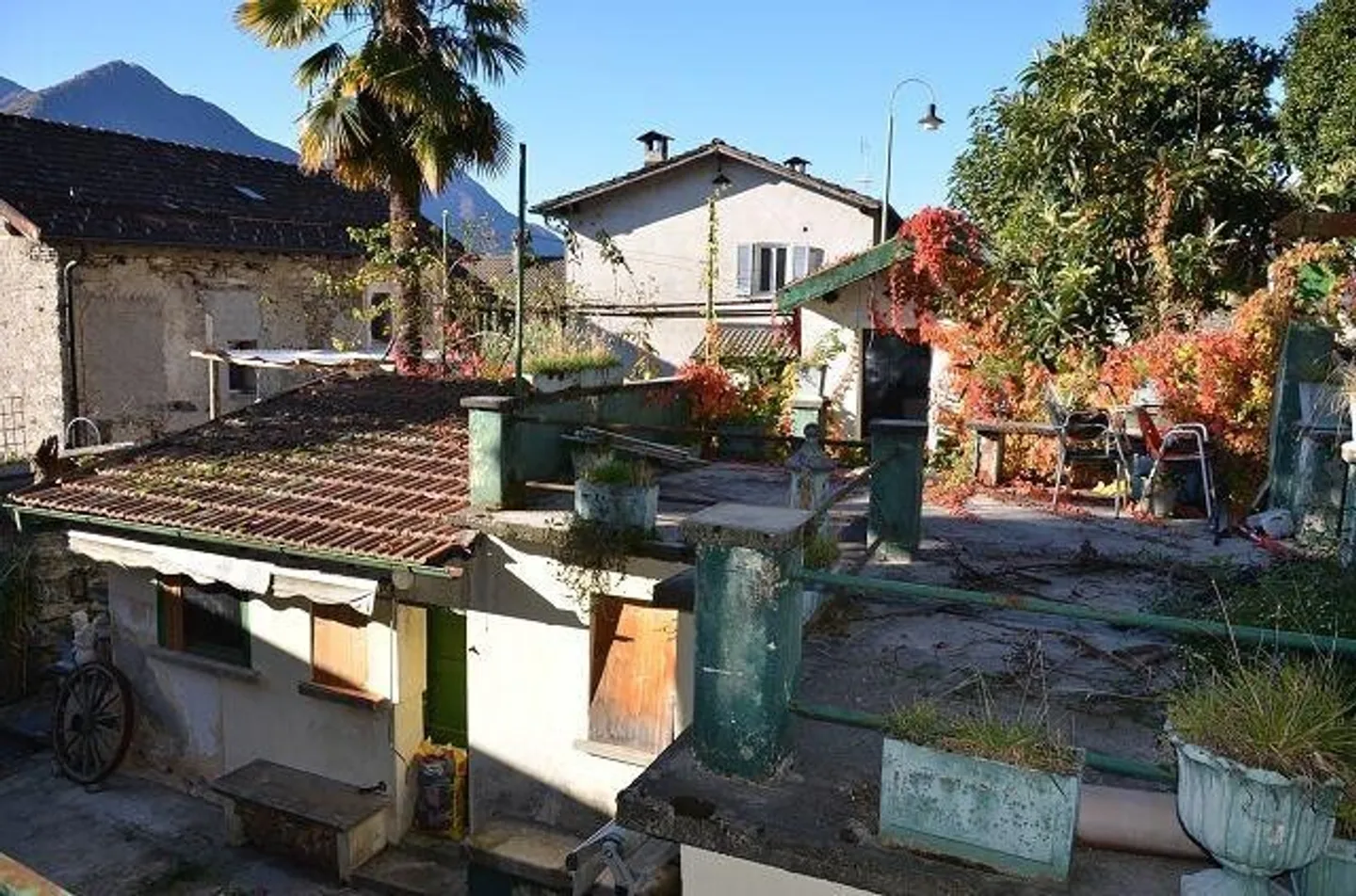 Maison de village avec extension à rénover et terrasse / Grande maison et annexe à rénover + terrain constructible, très ensoleillé et calme avec belle vue - Photo 11 sur 13