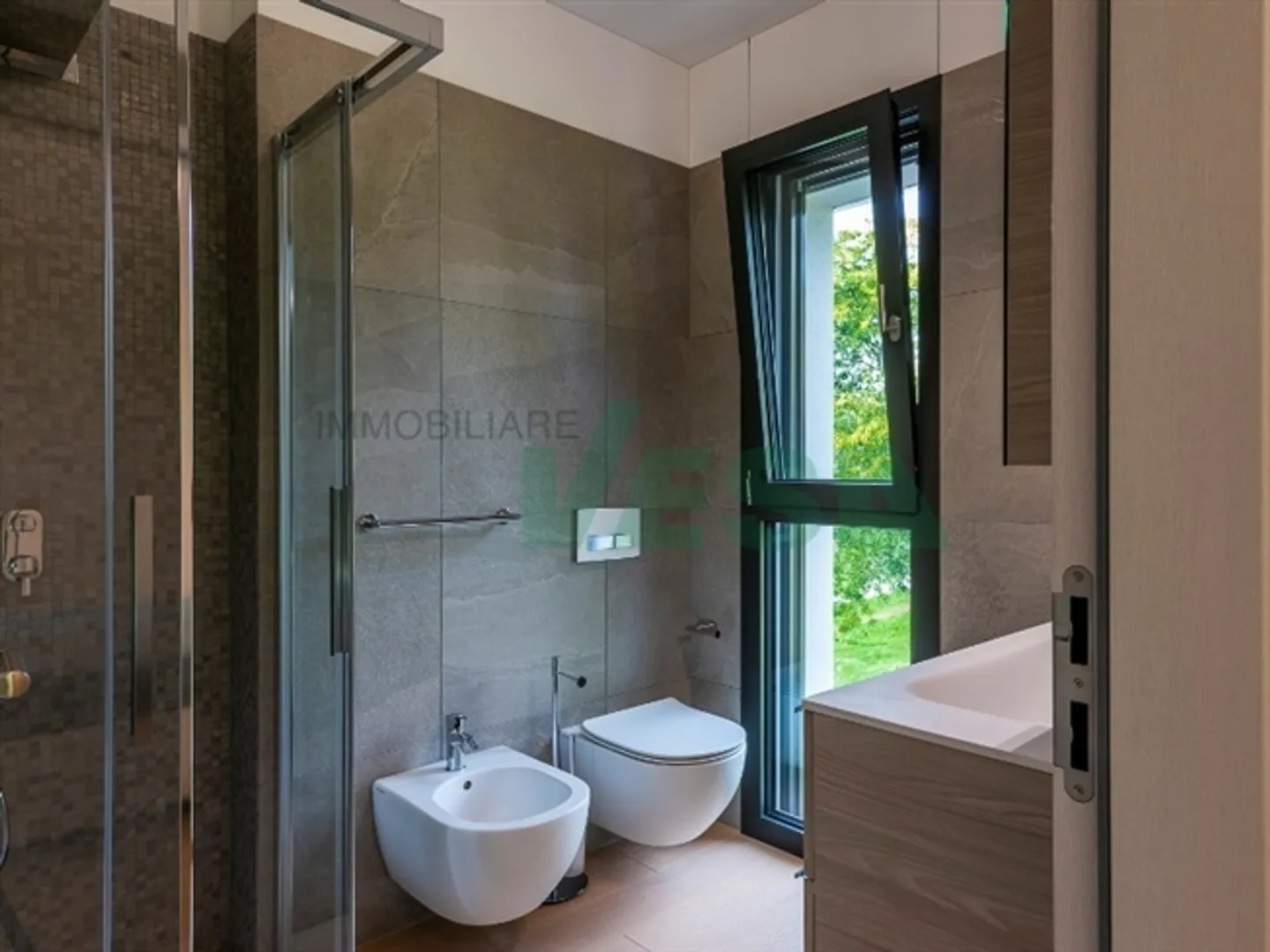 Bright 4.5-room apartment with terrace and beautiful private garden - Photo 8 of 13