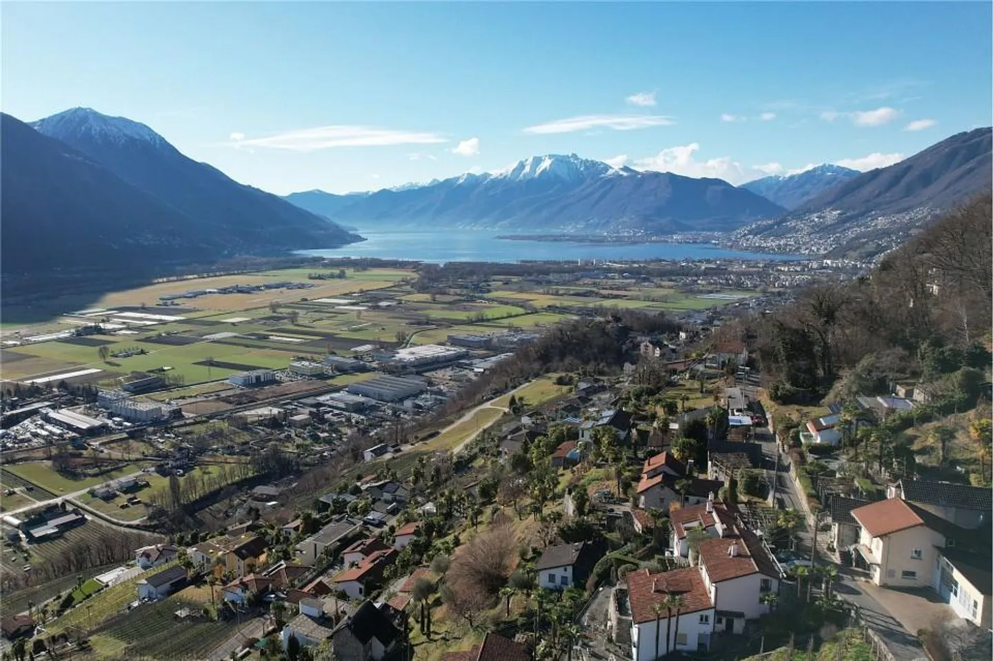 Terreno con vista lago - Foto 1 di 12