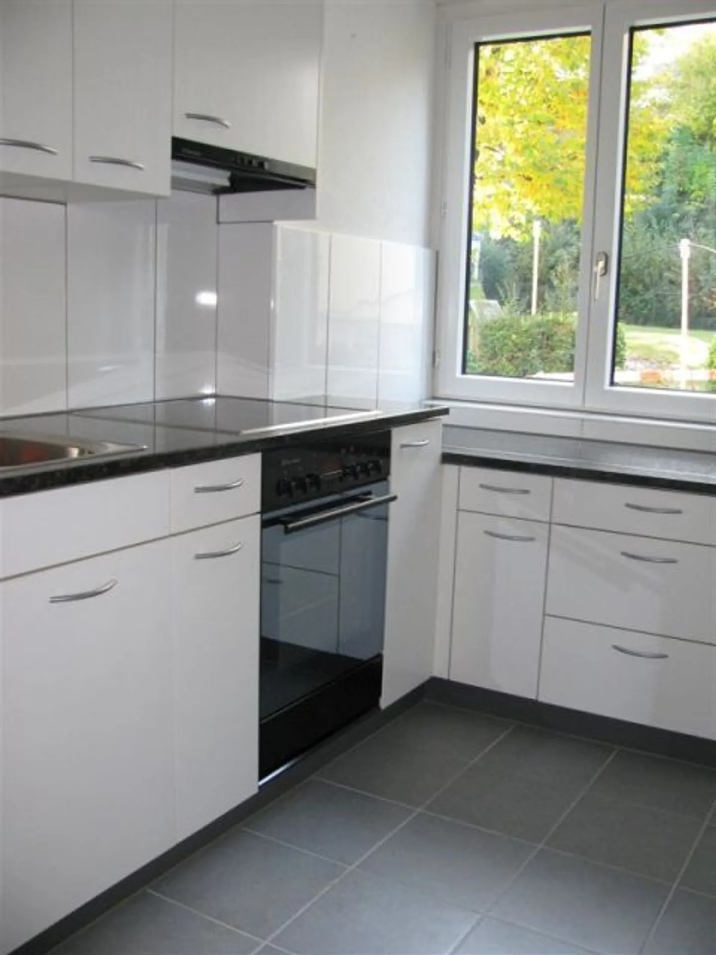 Just a few steps to the cantonal hospital - stylish 1-room apartment - Photo 2 of 6