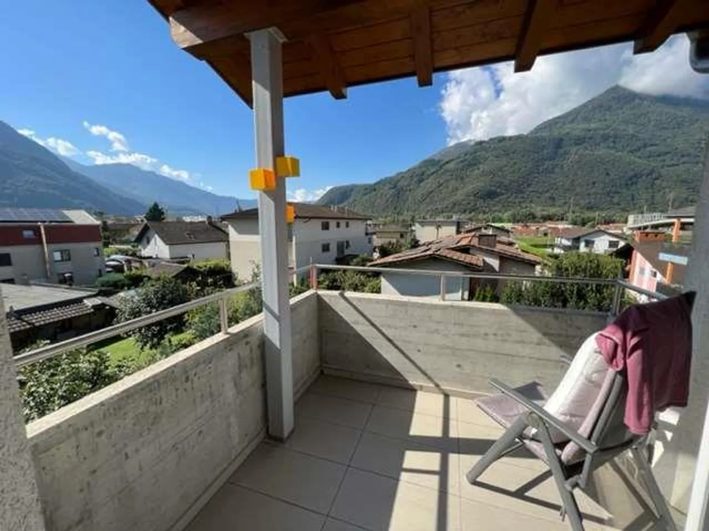 Accogliente appartamento 2,5 locali con vista - Foto 1 di 13