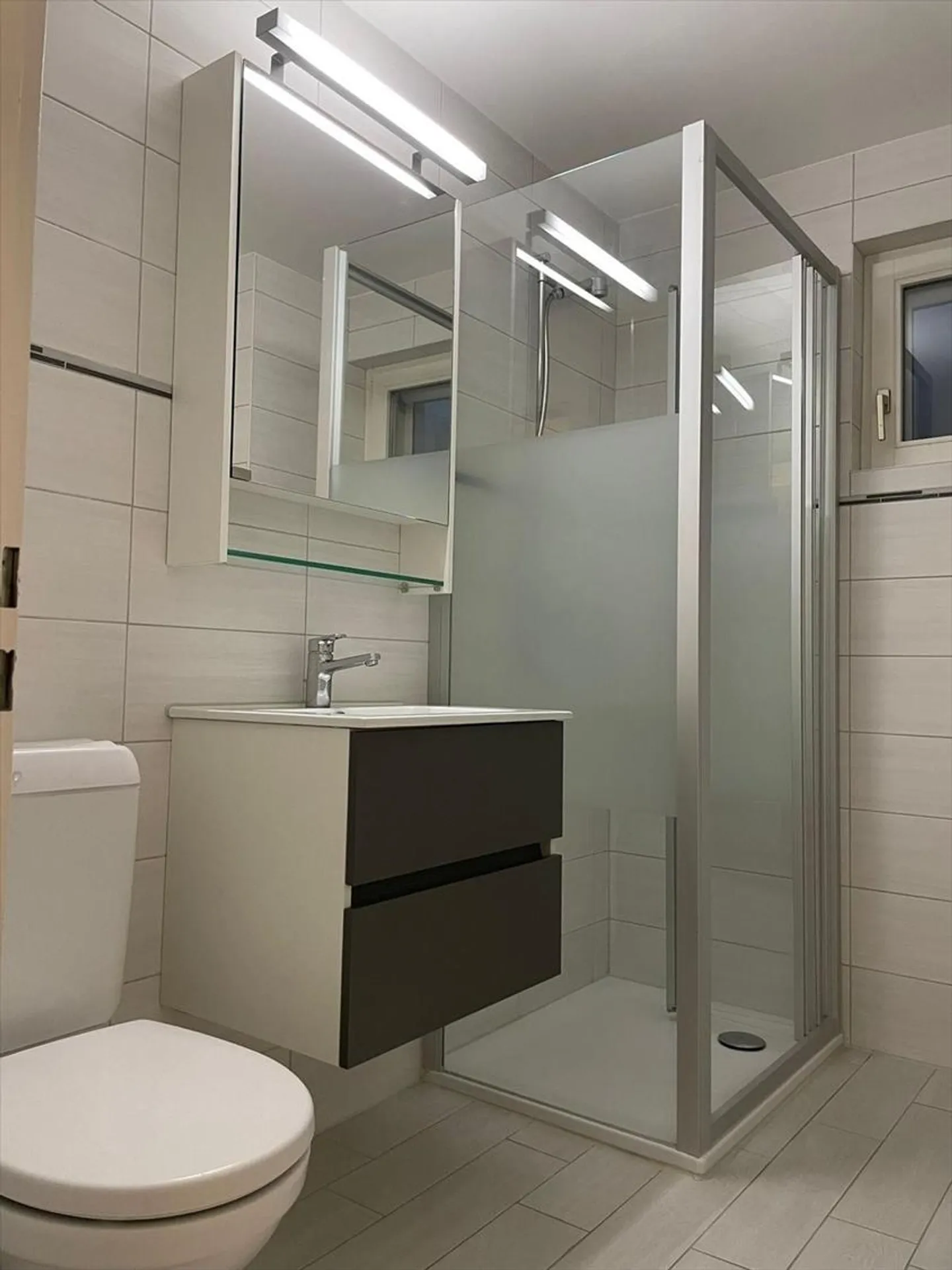 Appartamento di 2,5 locali in affitto in una villa - Foto 4 di 6