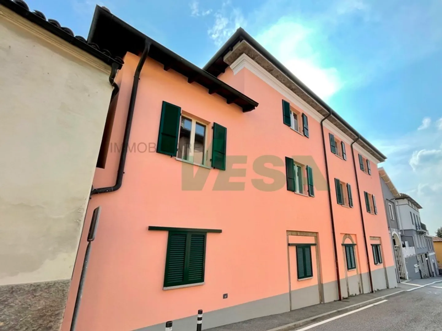 Bella casa recentemente rinnovata con tre appartamenti di 4,5 locali - Foto 1 di 10