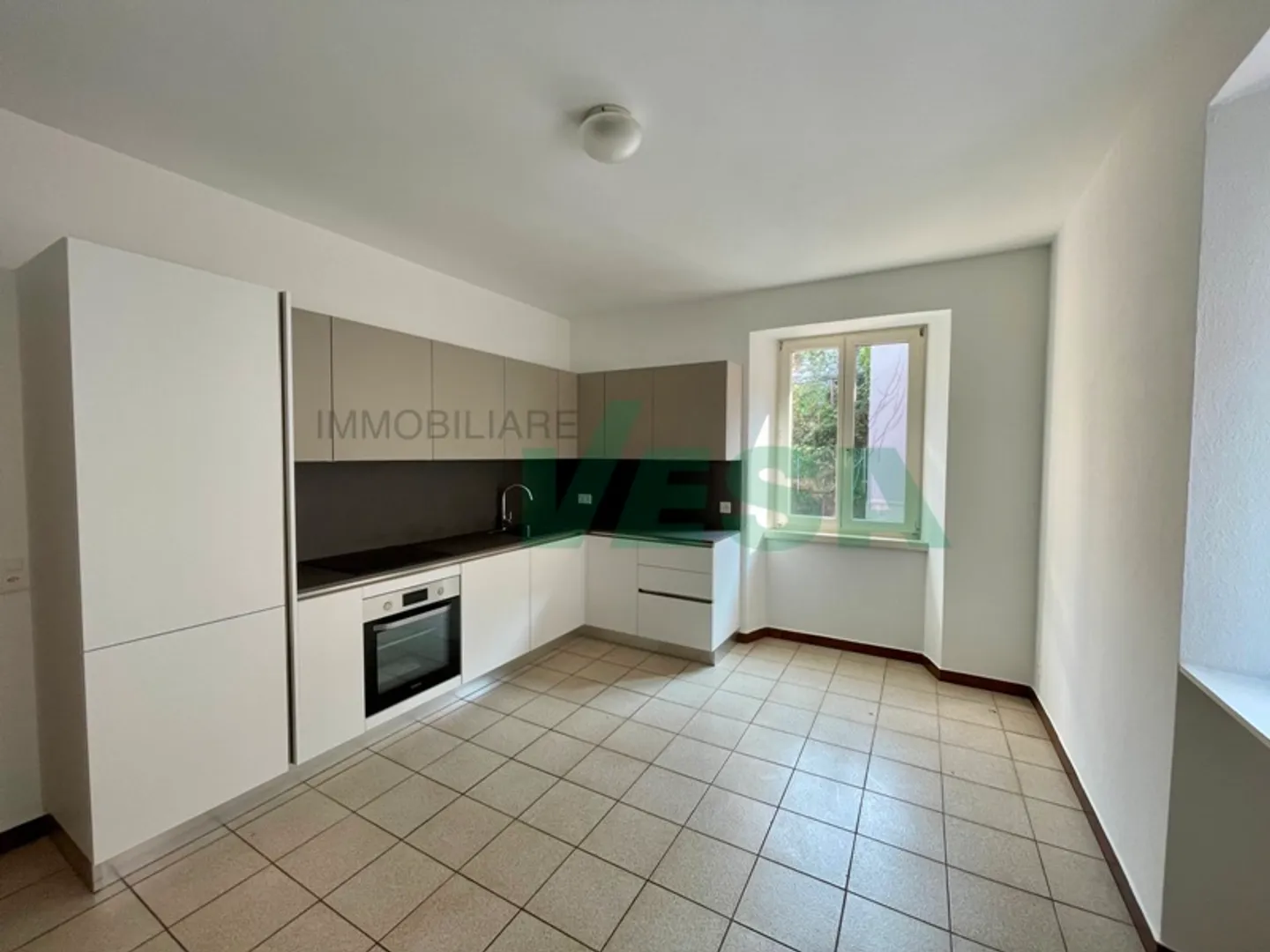 Bella casa recentemente rinnovata con tre appartamenti di 4,5 locali - Foto 3 di 10