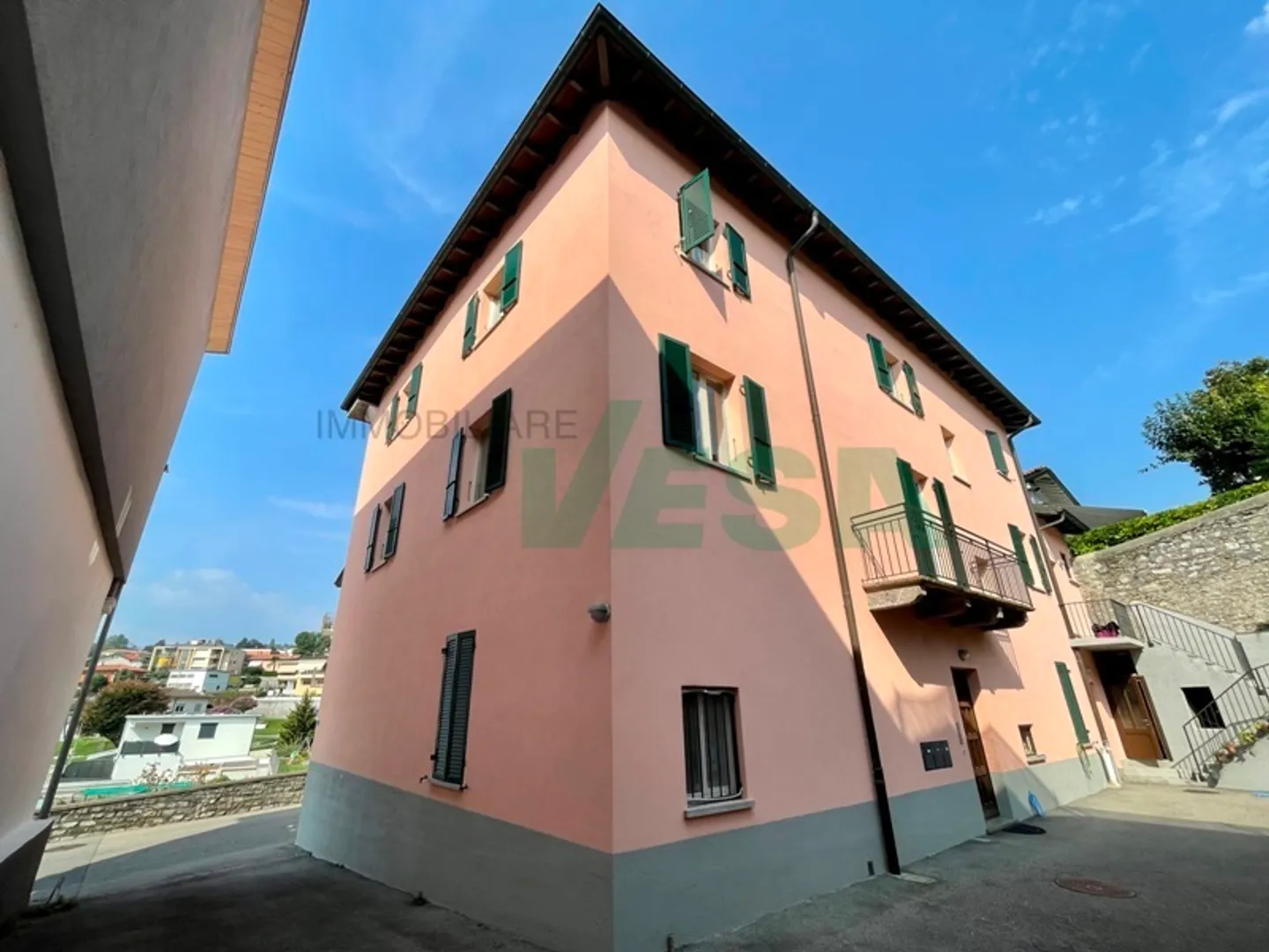 Bella casa recentemente rinnovata con tre appartamenti di 4,5 locali - Foto 4 di 10