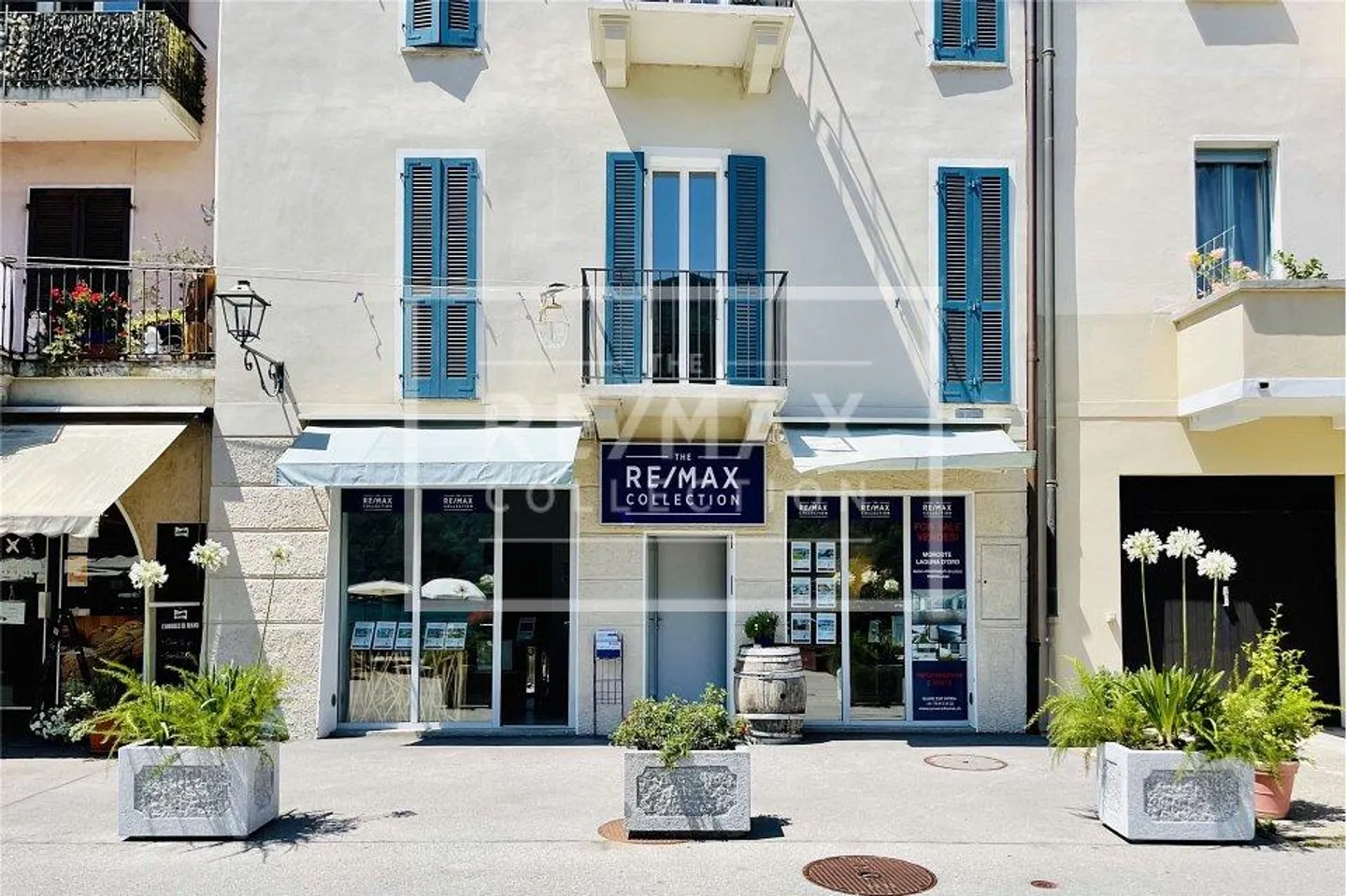 Modern Design Villa with Dream View by the Lake - Photo 3 of 10