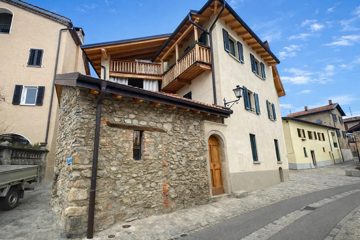 Elegante attico con 2,5 stanze, completamente ristrutturato - Foto 1 di 7