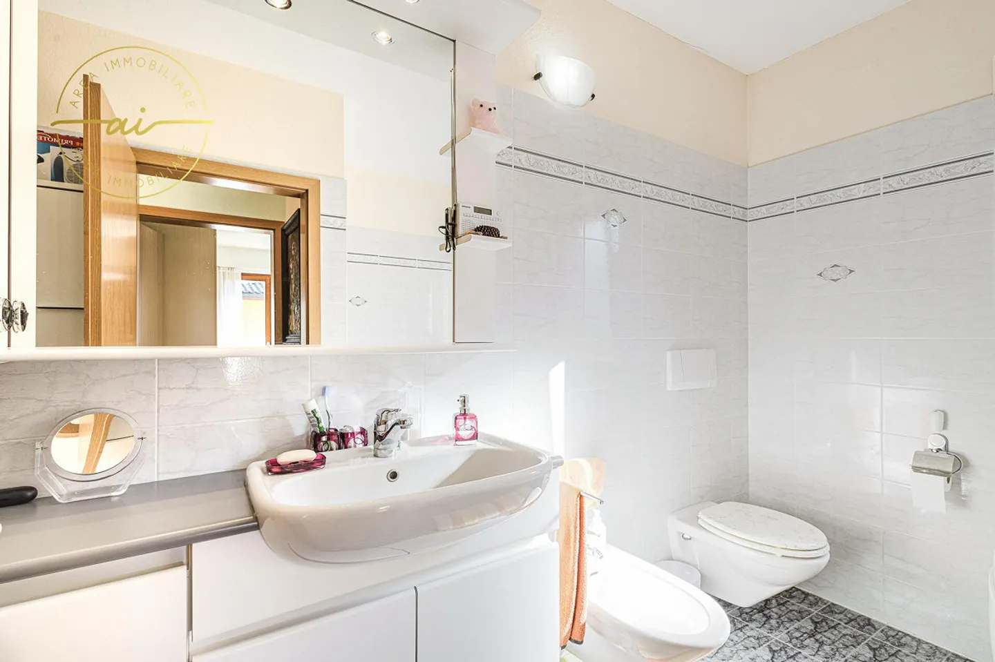 Bella casa con giardino, a due passi dal lago Riva San Vitale - Foto 12 di 13