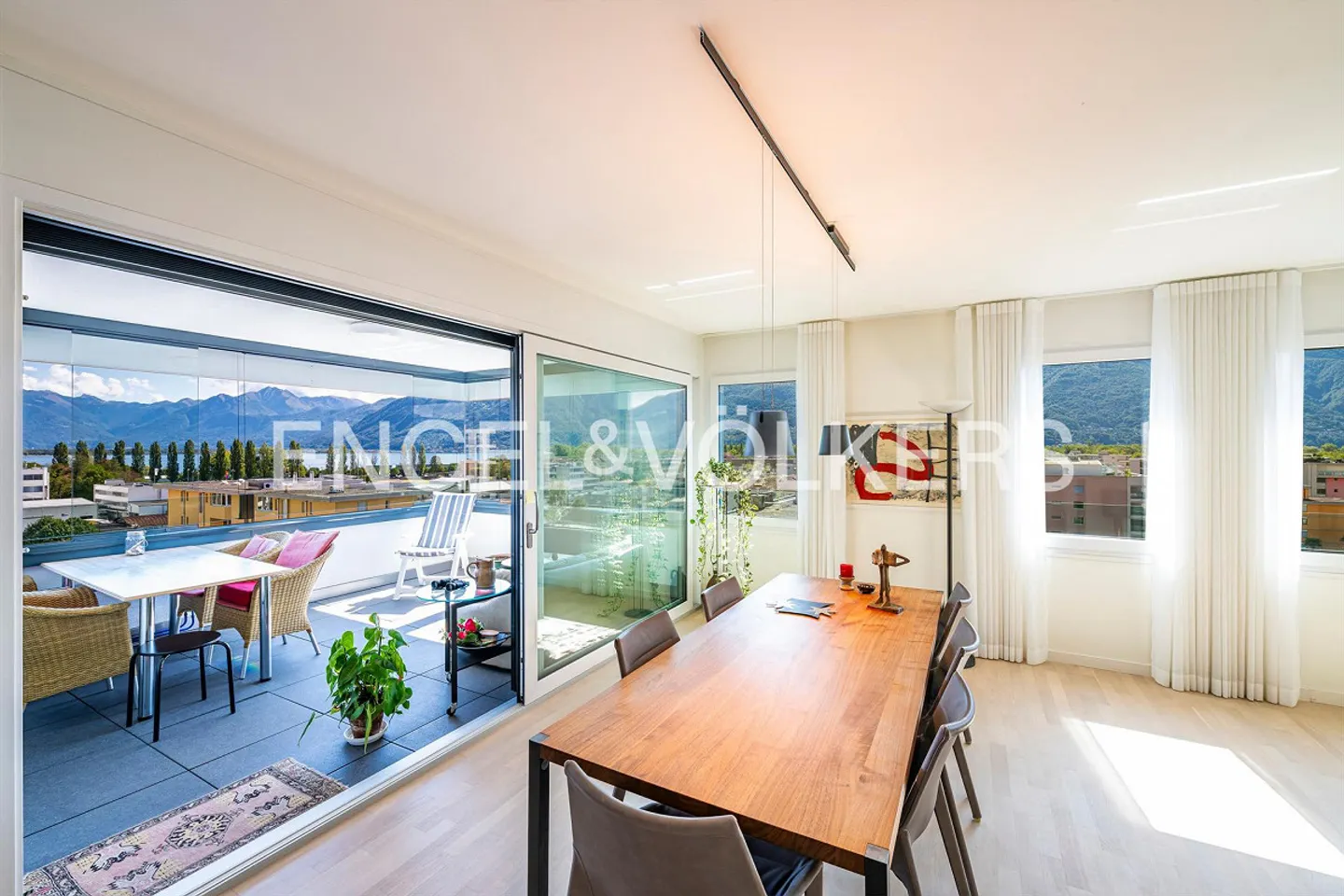 Appartamento quasi nuovo di 4,5 locali con vista lago (25) - Foto 1 di 13
