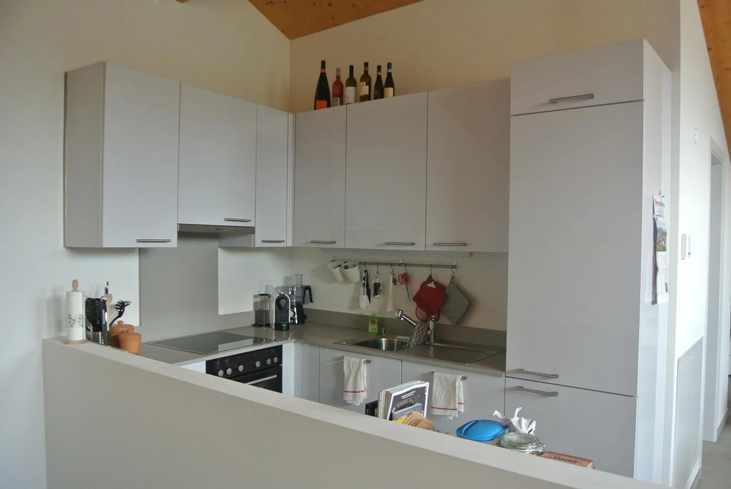 Elegante attico con 2,5 stanze, completamente ristrutturato - Foto 5 di 7