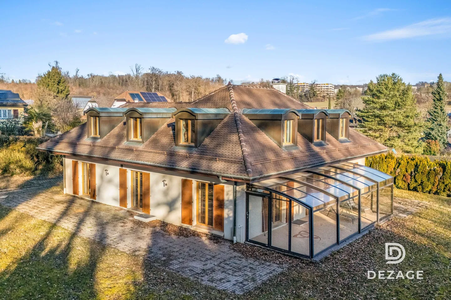 Large family property on the edge of the forest: exceptional volumes and potential! - Photo 2 of 13