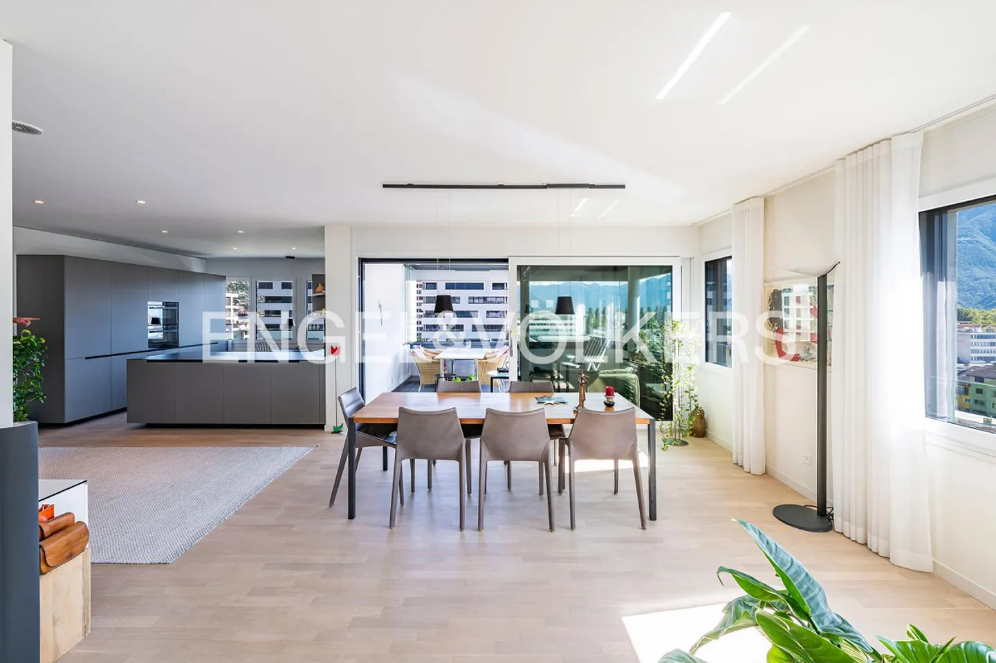 Appartamento quasi nuovo di 4,5 locali con vista lago (25) - Foto 2 di 13