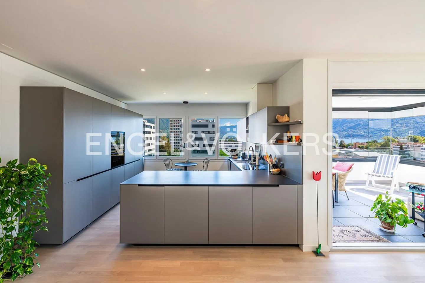 Appartamento quasi nuovo di 4,5 locali con vista lago (25) - Foto 7 di 13