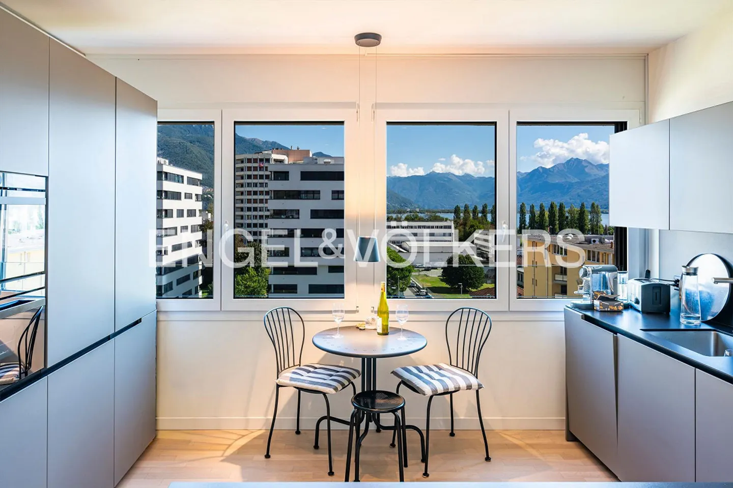 Appartamento quasi nuovo di 4,5 locali con vista lago (25) - Foto 8 di 13