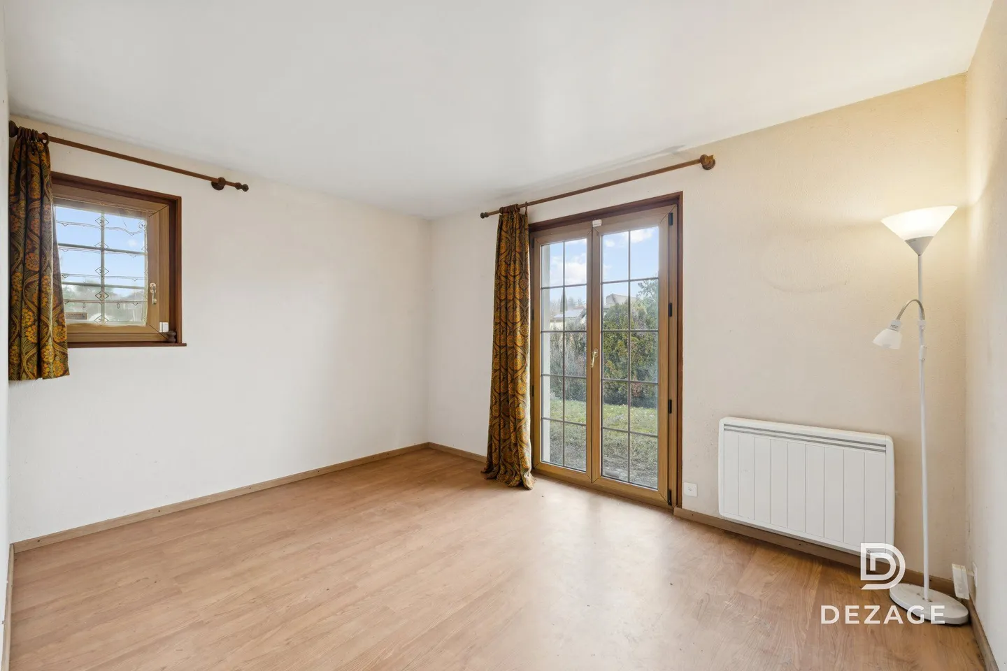 Large family property on the edge of the forest: exceptional volumes and potential! - Photo 8 of 13