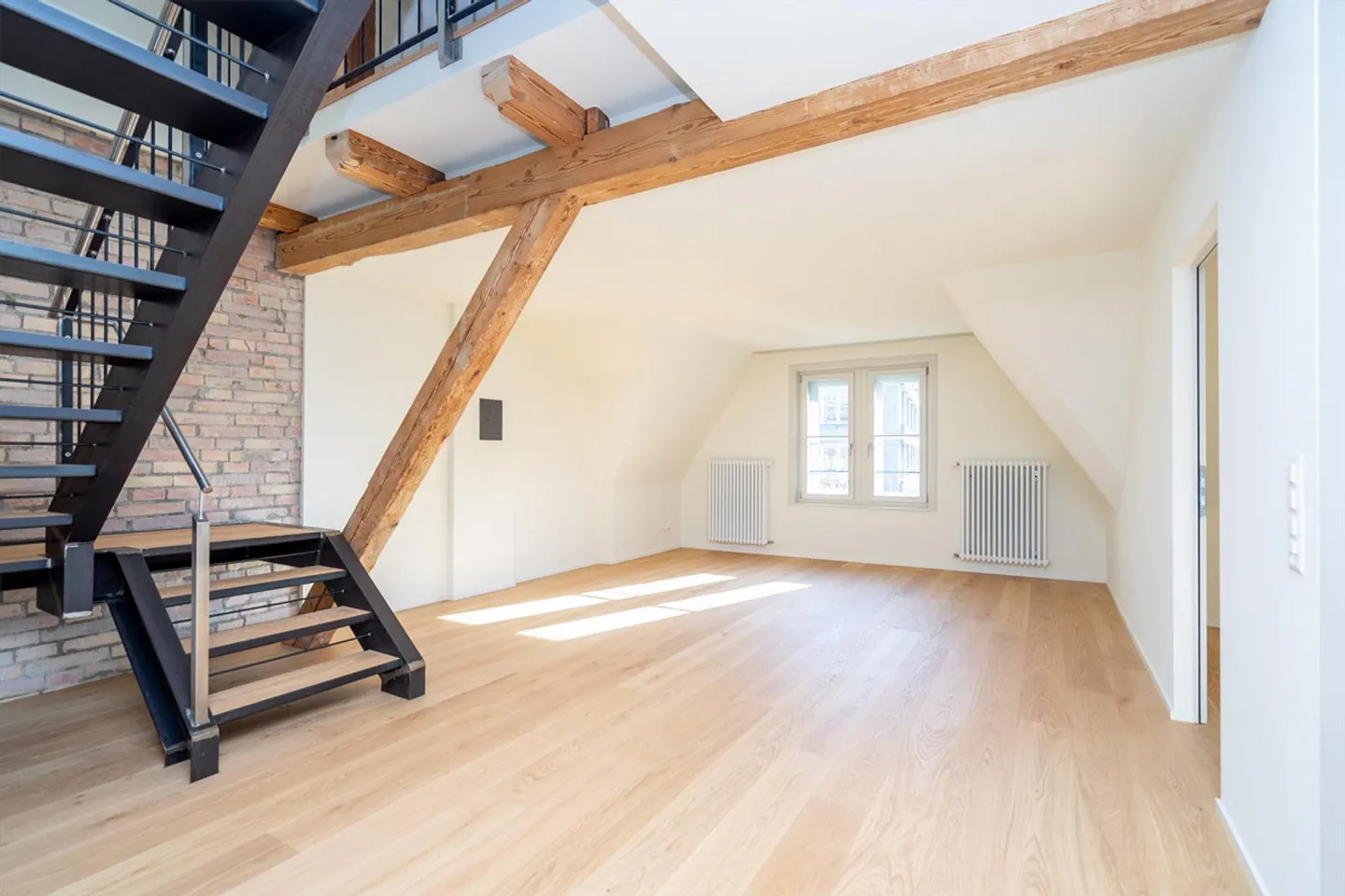 Moderne Attikawohnung mit Terrasse - Foto 1 von 9